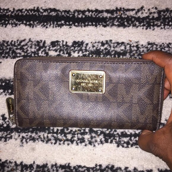 MICHAEL Kors Monogram Wallet Brown - Picture 2 of 5